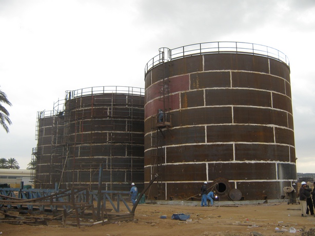 Industrial storage tanks during coating and surface-protection work